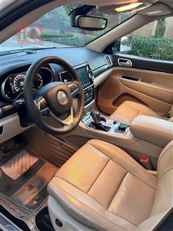 جیپ گراند شیرۆکی